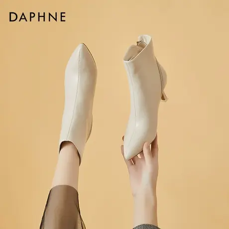 达芙妮米白色短靴女春秋单靴2021年新款尖头短筒靴子细跟珍珠女靴图片